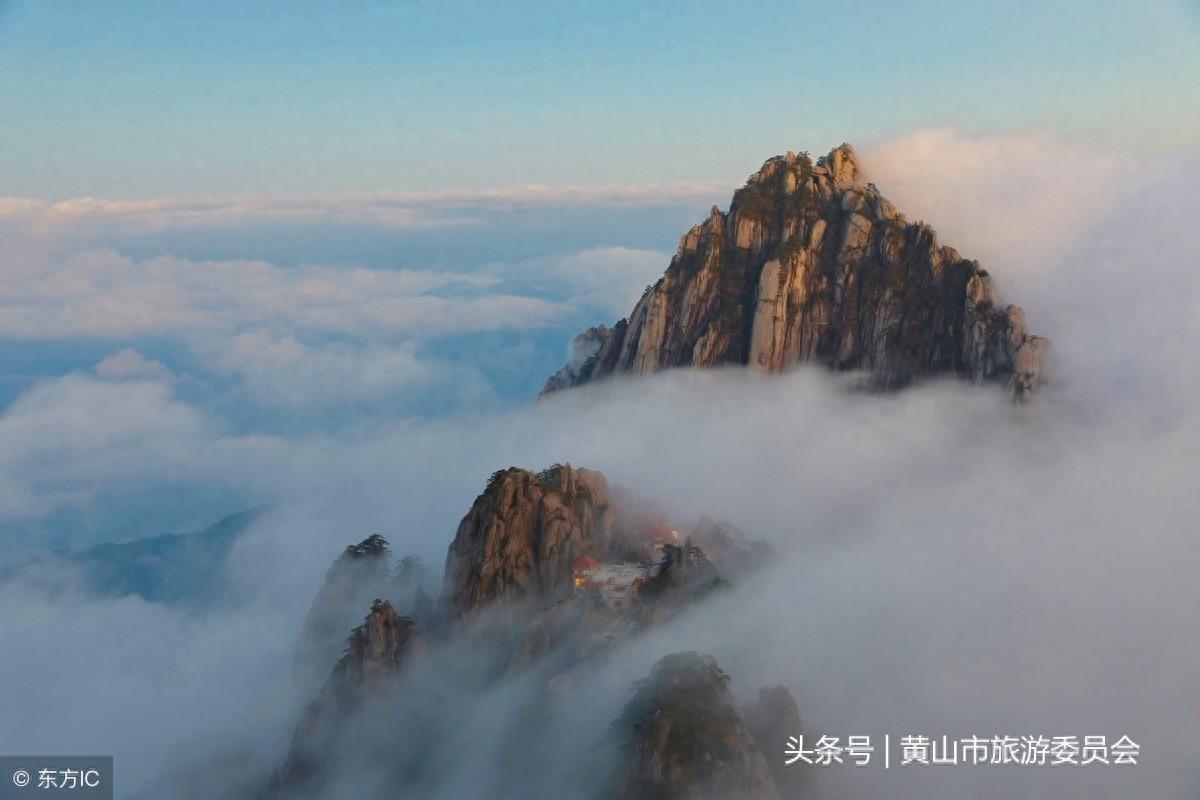 打卡黄山地标景点！第一险峰天都峰！鲫鱼背上望而生畏！