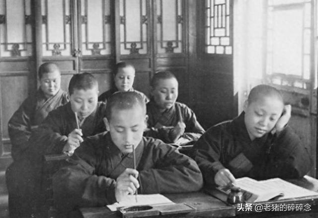 罕见老照片：青灯古佛，1930年安徽九华山尼姑的日常