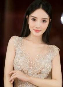 ​李小璐疑似泄露多条不雅视频 粉丝直线流失 网友：她的女儿太可怜了