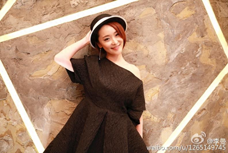 李曼，《满城尽带黄金甲》里的小婵，戏外的她穿衣搭配起来好漂亮